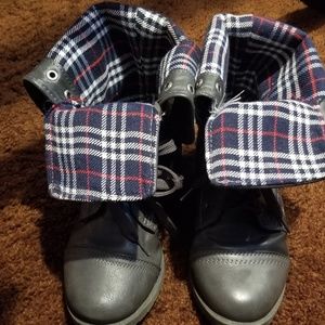 Combat boots